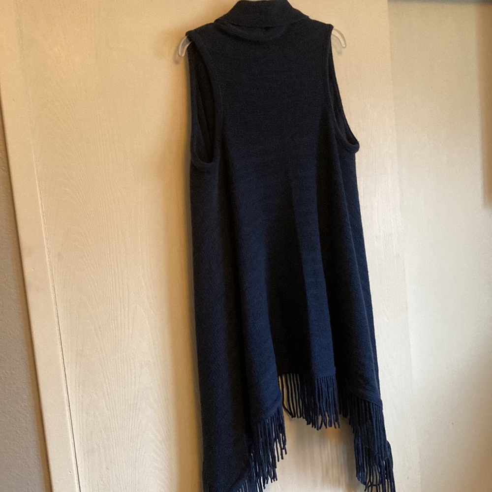 Vest - Picture 4 of 5